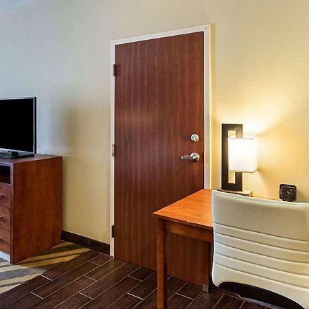 Comfort Suites Near Tanger Outlet Mall Ґонзалес Екстер'єр фото