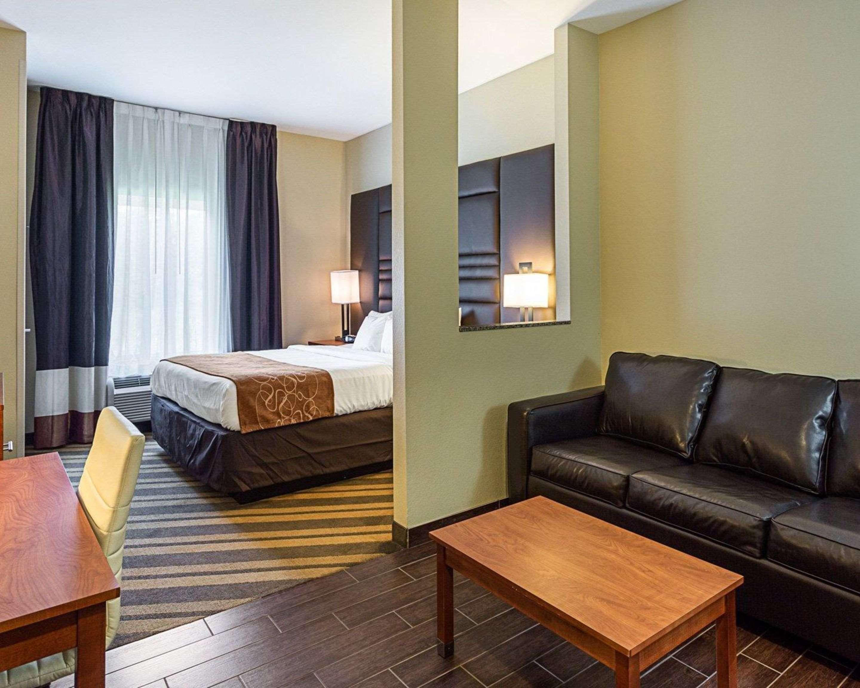 Comfort Suites Near Tanger Outlet Mall Ґонзалес Екстер'єр фото