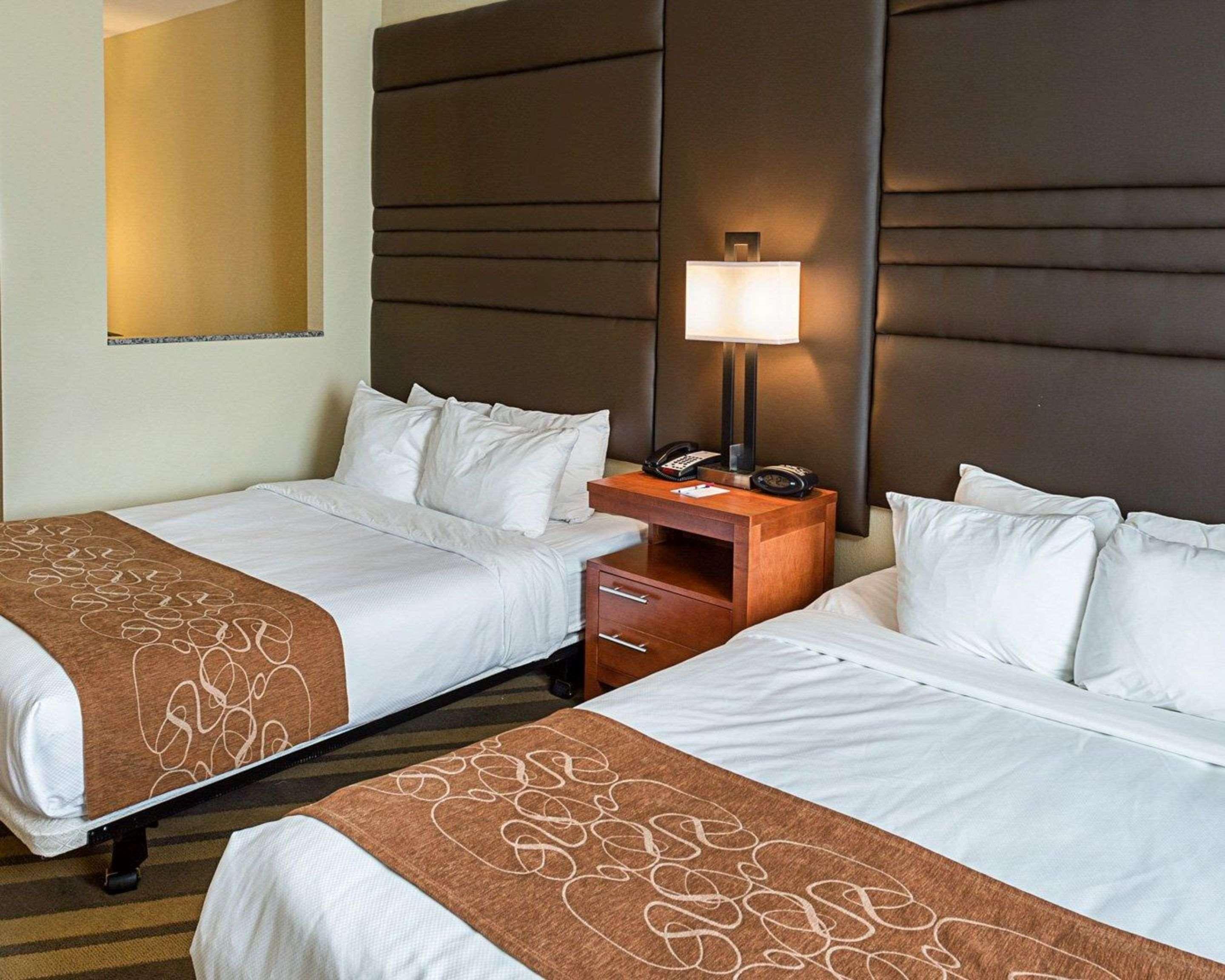 Comfort Suites Near Tanger Outlet Mall Ґонзалес Екстер'єр фото