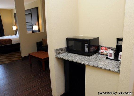 Comfort Suites Near Tanger Outlet Mall Ґонзалес Екстер'єр фото