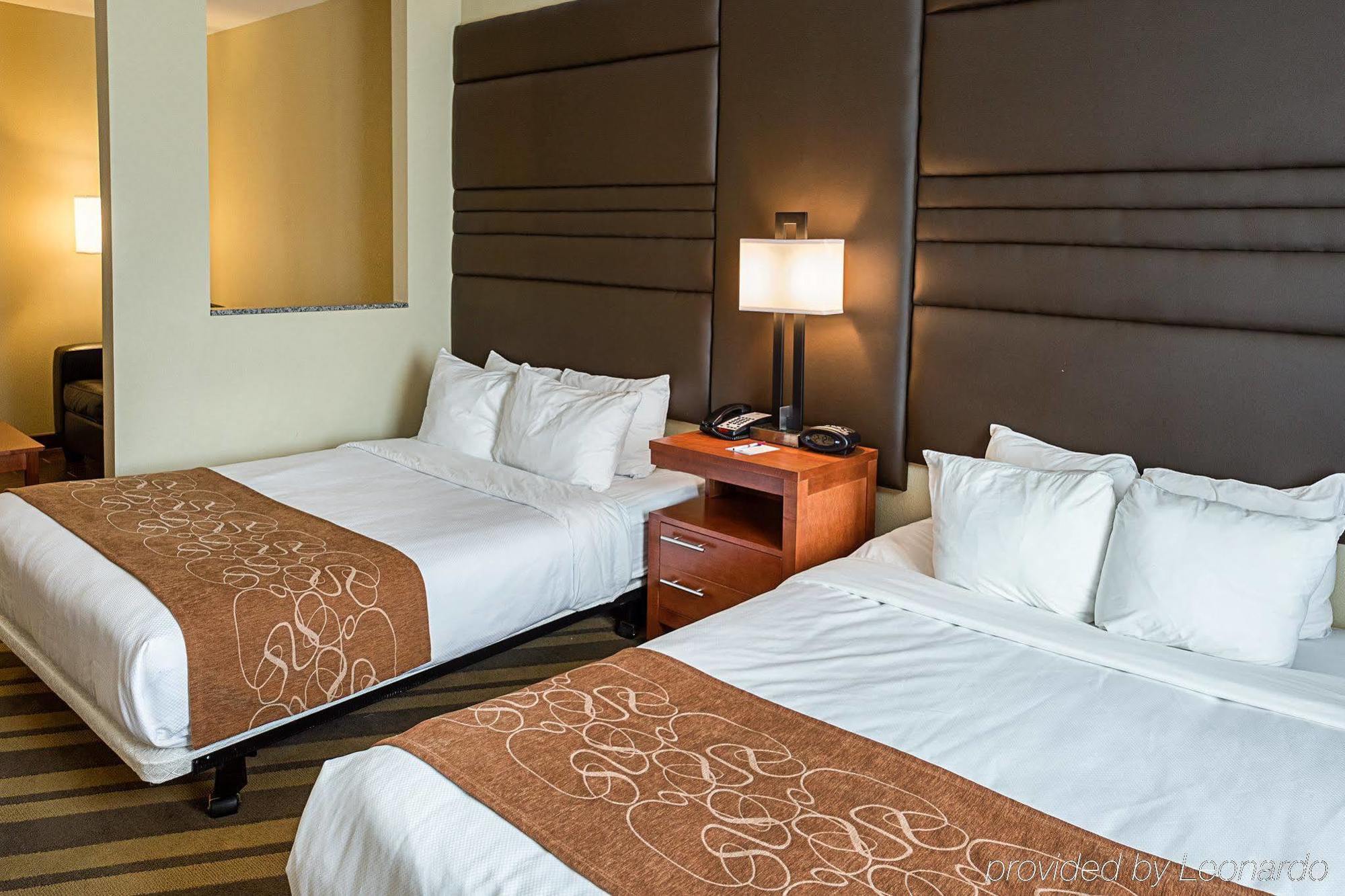 Comfort Suites Near Tanger Outlet Mall Ґонзалес Екстер'єр фото