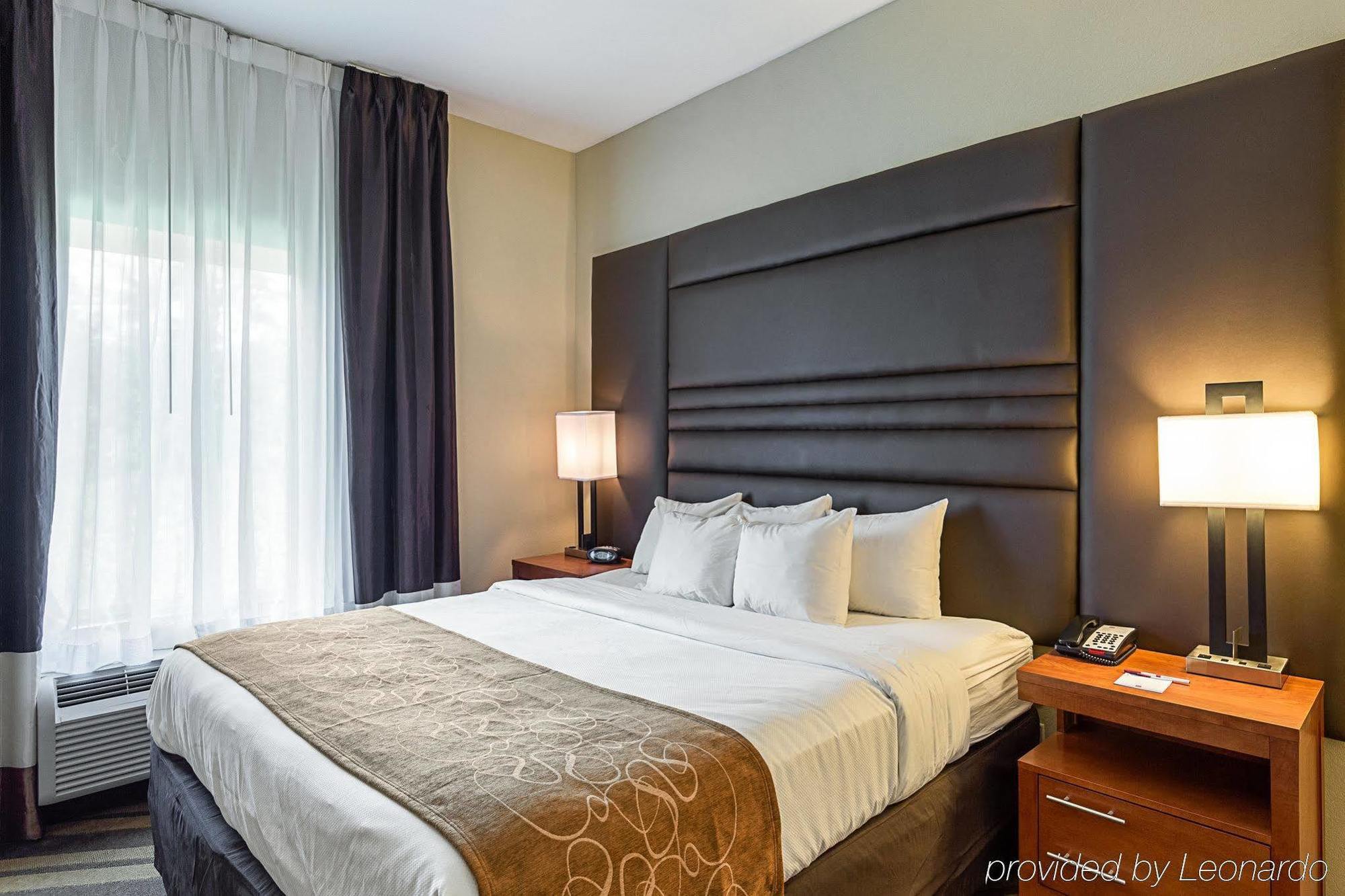 Comfort Suites Near Tanger Outlet Mall Ґонзалес Екстер'єр фото